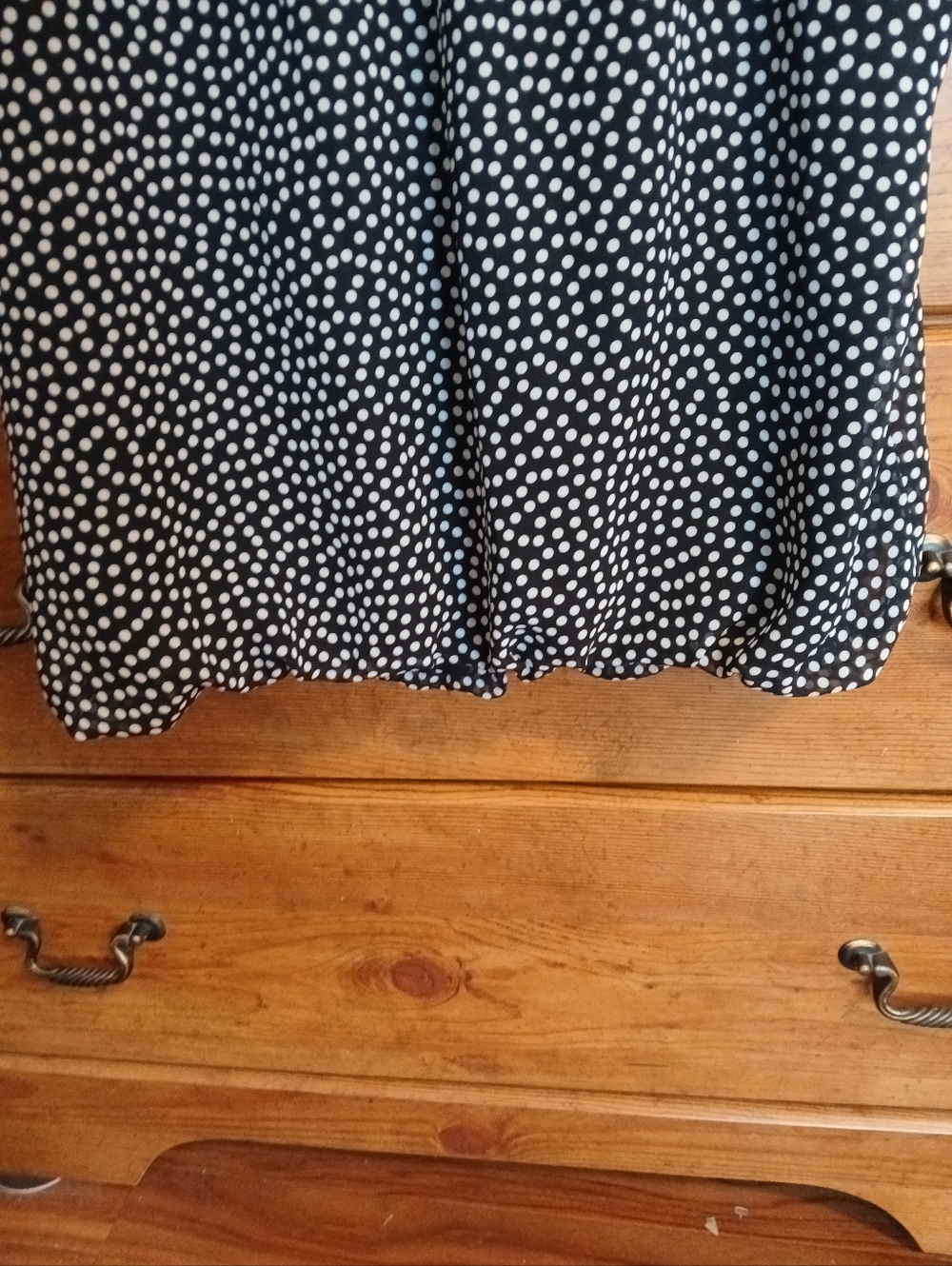 Max Studio Black and White Polka Dot Sleeveless V-Neck Top /Size : L - Picture 5 of 9
